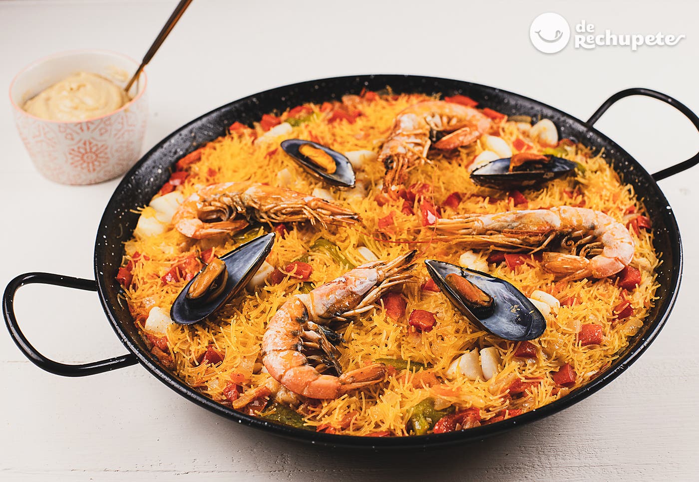 Meeresfrüchte und Fisch Fideua